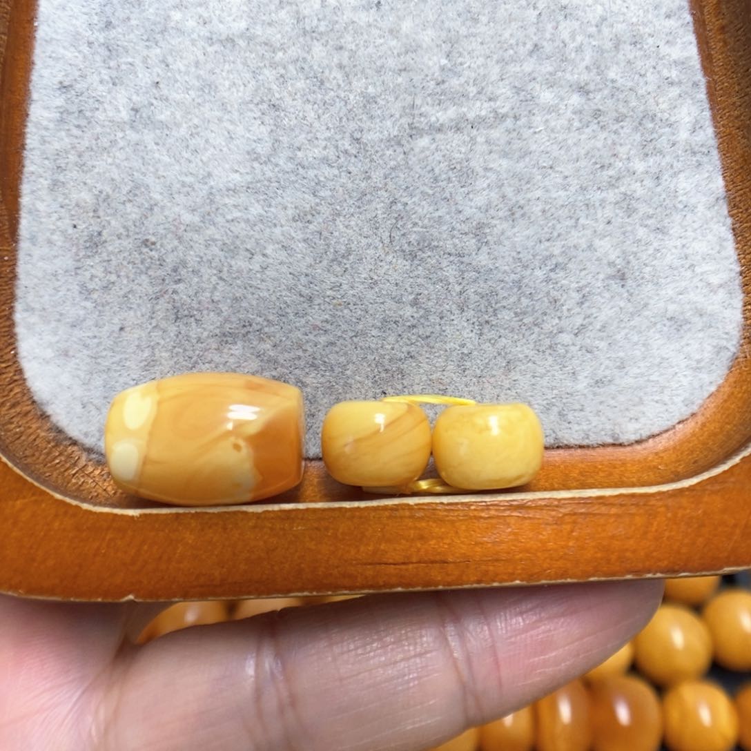 蜜蜡裸石未镶嵌清*配饰穿一起