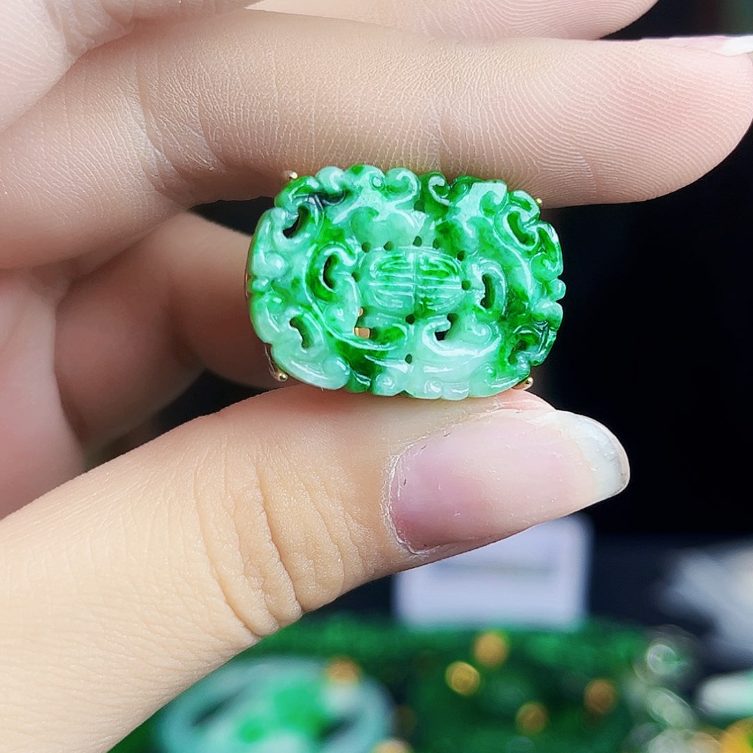 颈饰未镶嵌翡翠多样性