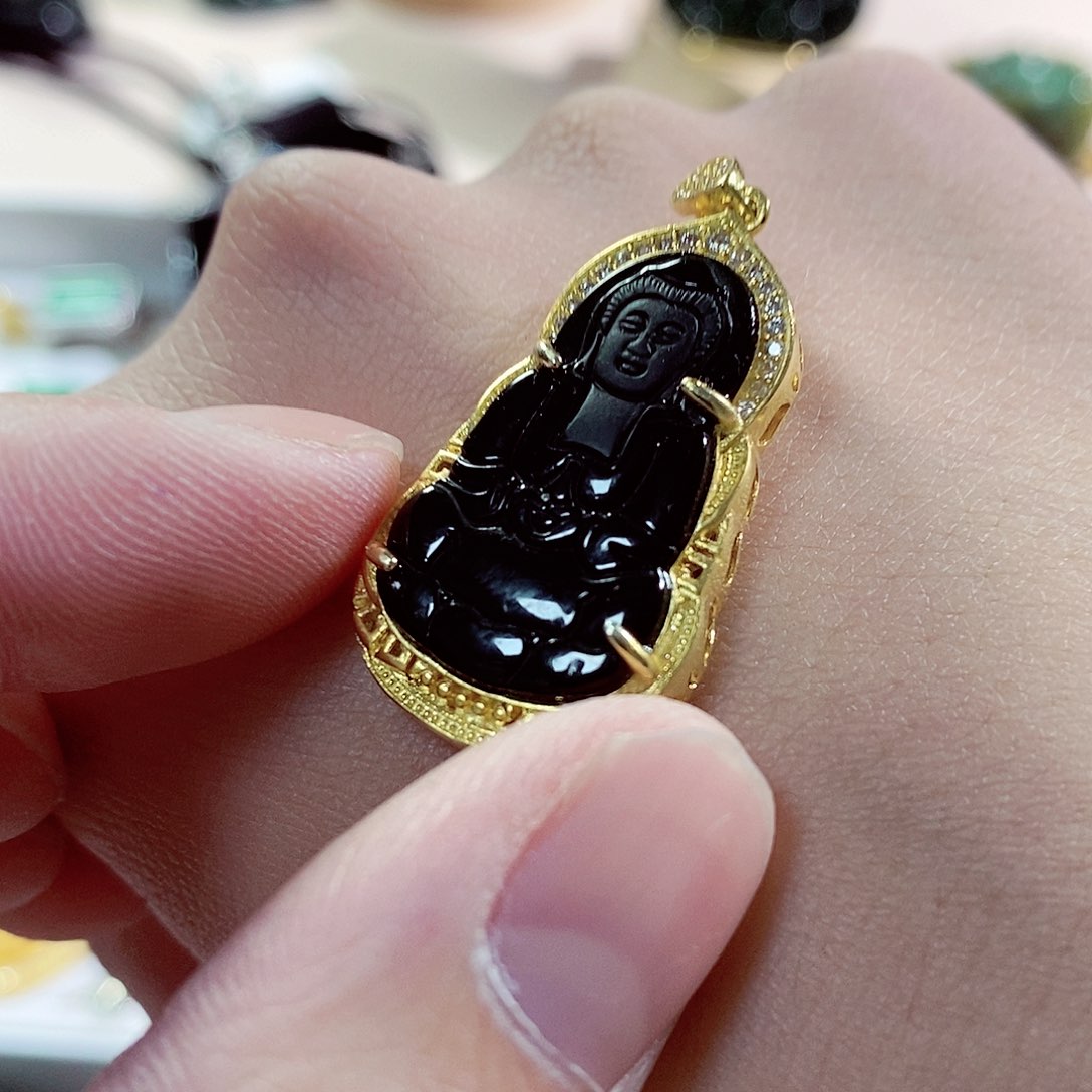 翡翠颈饰未镶嵌翡翠