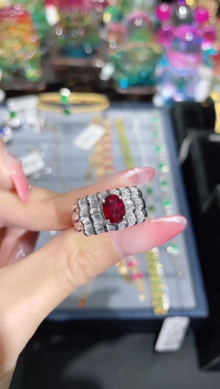 18K金镶嵌天然无烧红宝石戒指