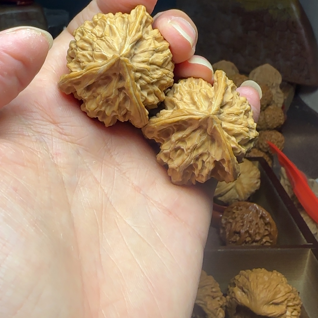 把件桃核盘山人字奔