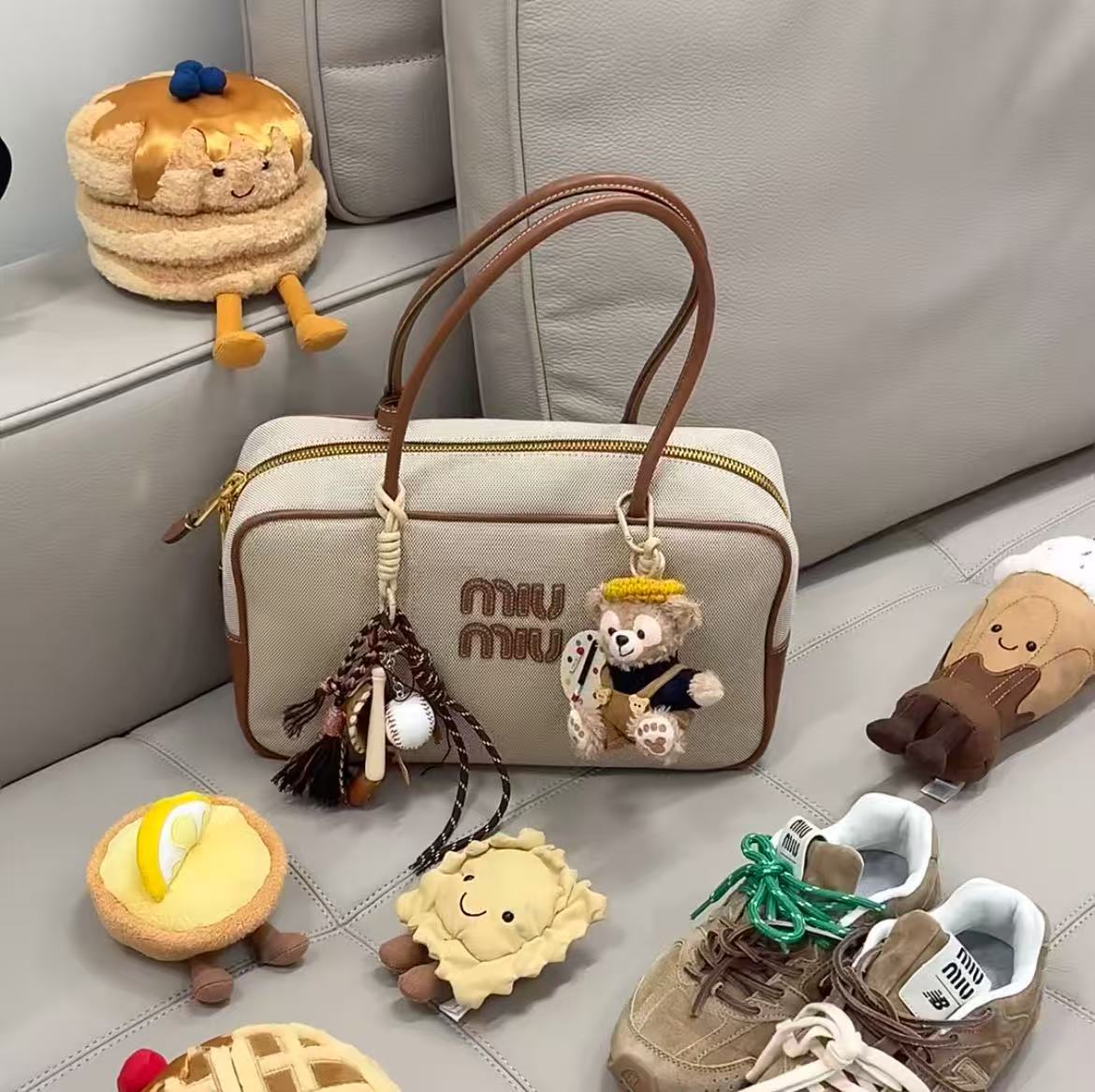 99新 MIU MIU/缪缪 缪缪 米白色帆布保龄球包