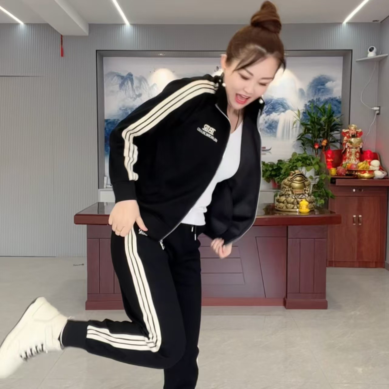 579新款开衫立领休闲洋气运动百搭套装（上衣+裤子）