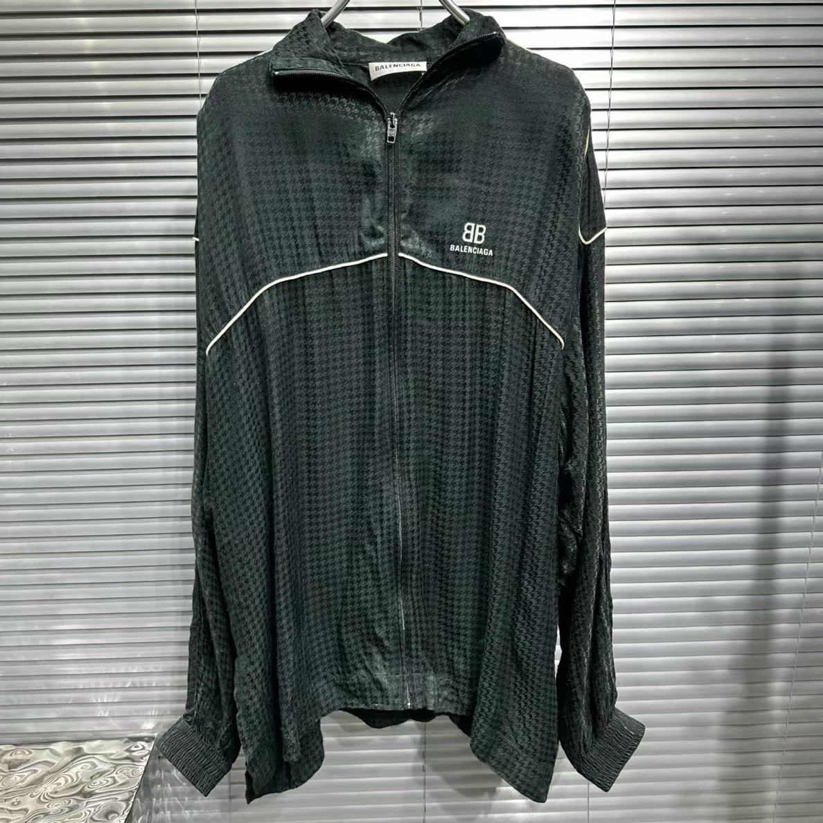 99新 Balenciaga/巴黎世家  胸前双B墨绿色条纹拉链冲锋衣 xs码