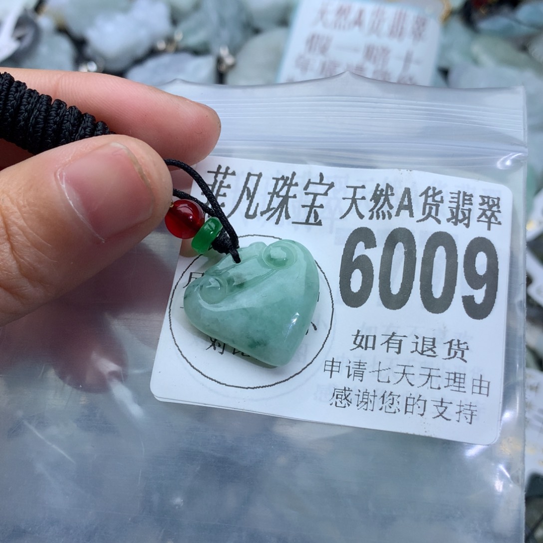 翡翠颈饰未镶嵌6009。