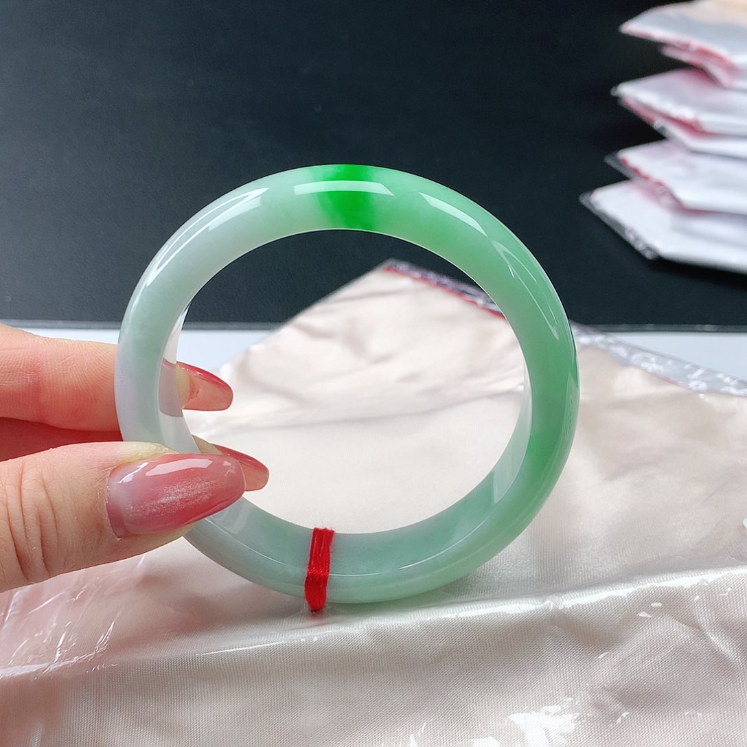翡翠手镯未镶嵌翡翠320