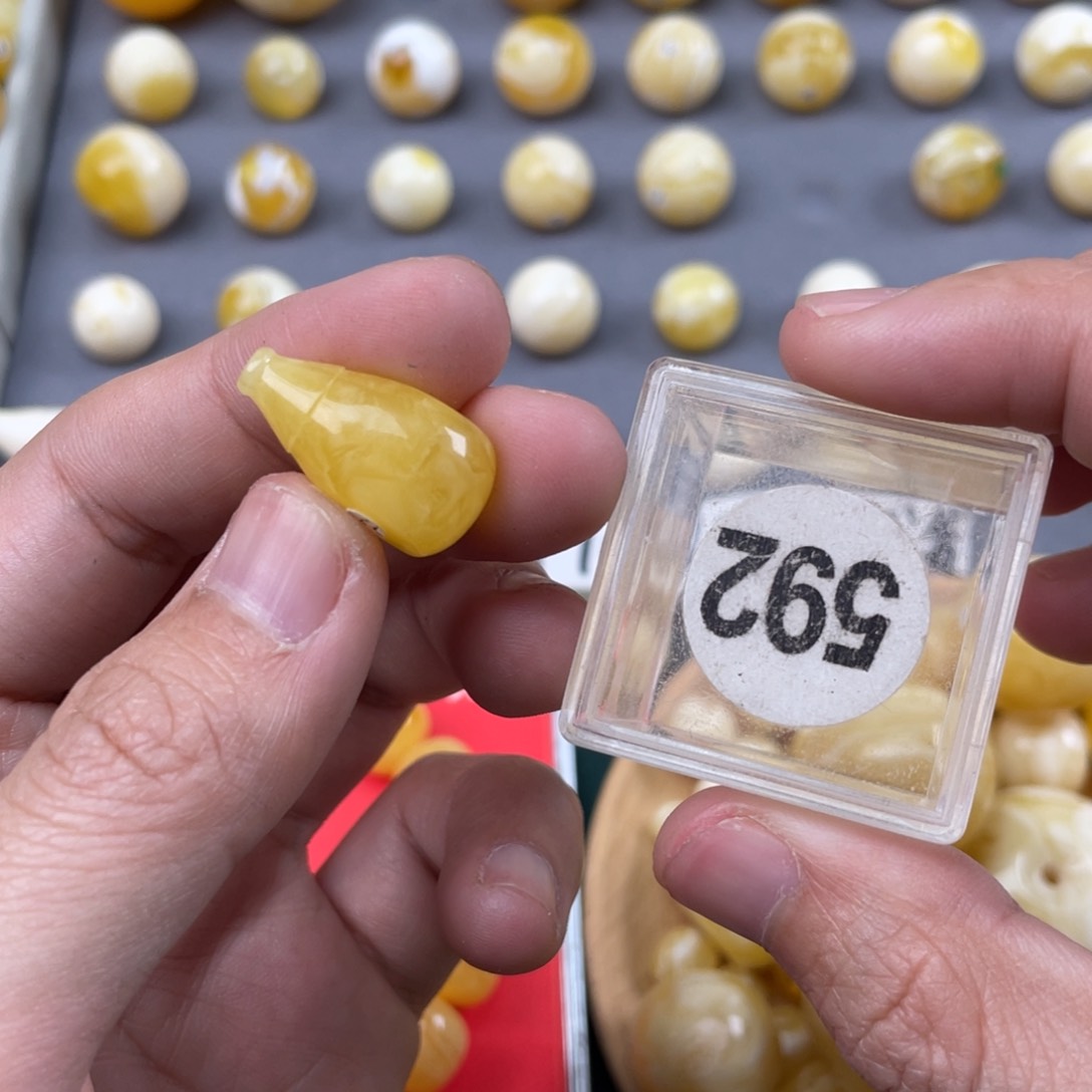 蜜蜡珠宝奇石未镶嵌