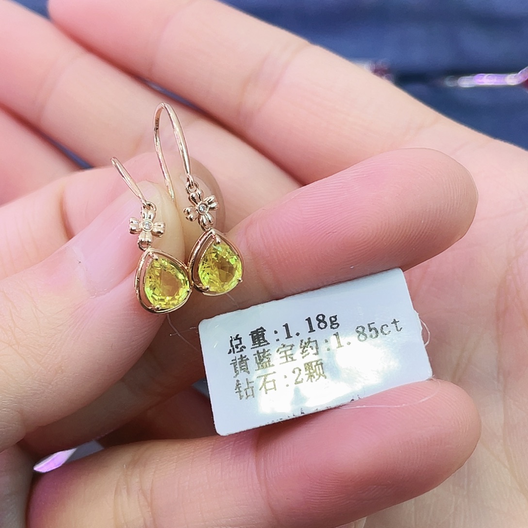 耳饰18K金镶嵌彩色蓝宝石1.85克拉黄色蓝宝石