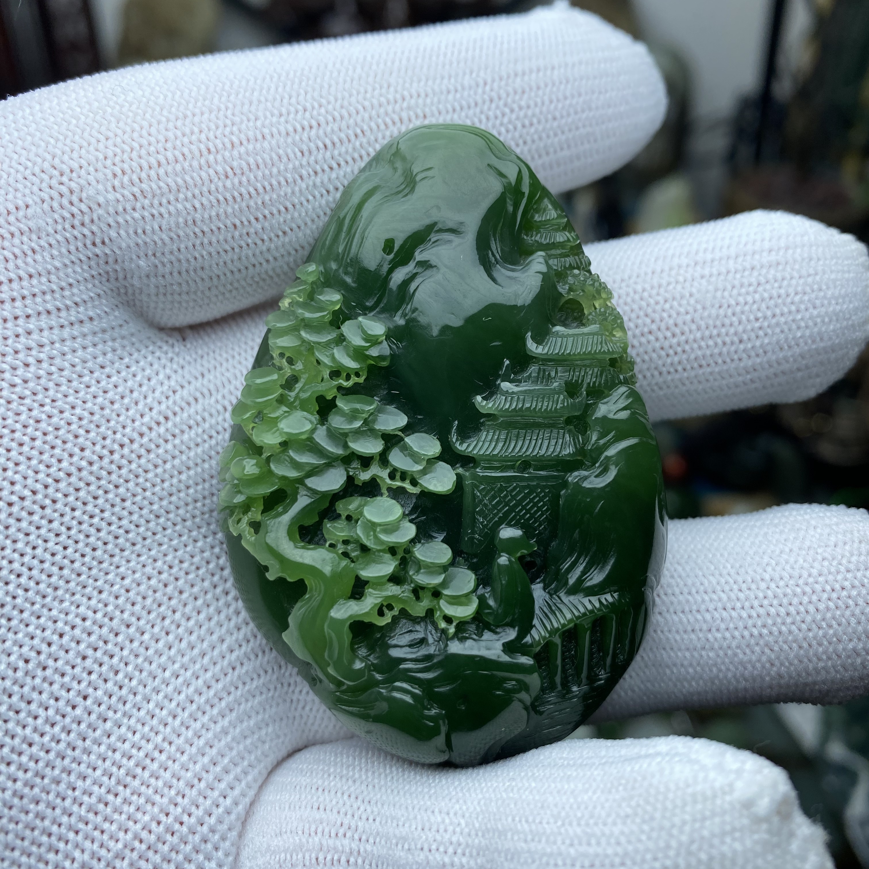 和田玉碧玉吊坠俄料带皮菠菜绿精雕山水立体双面挂件大气精美