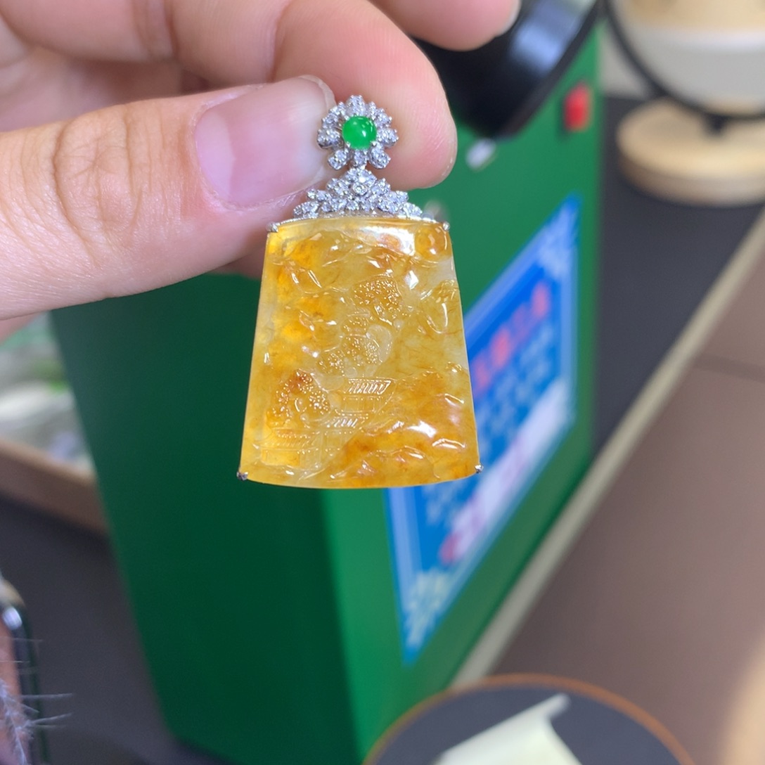 翡翠颈饰18K金镶嵌翡翠