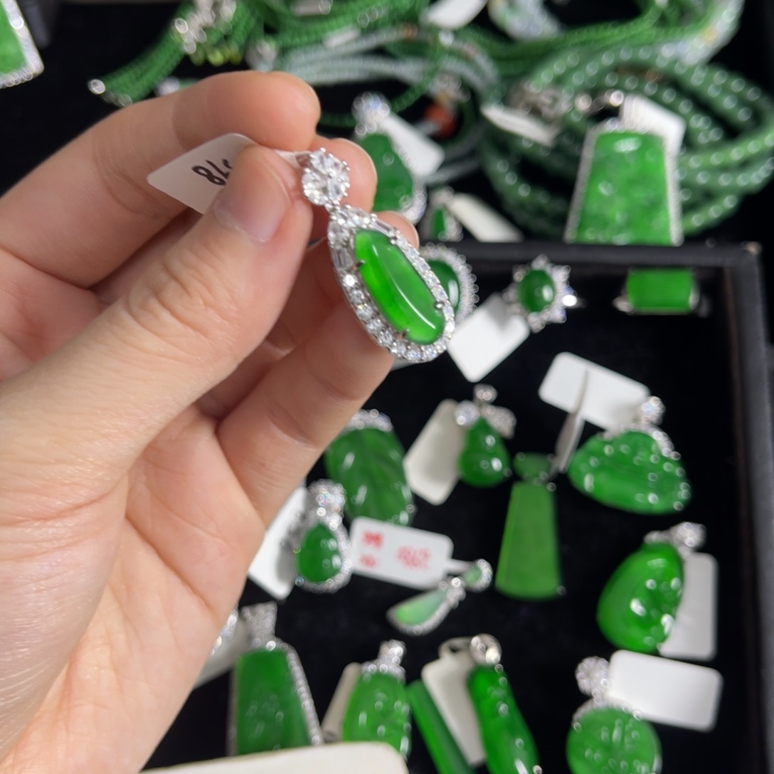 翡翠银S925镶嵌戒指福瓜吊坠