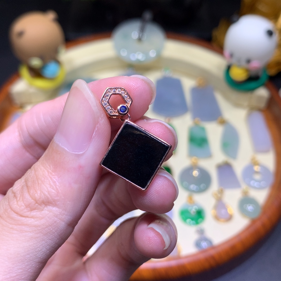 吊坠(不含链)未镶嵌翡翠