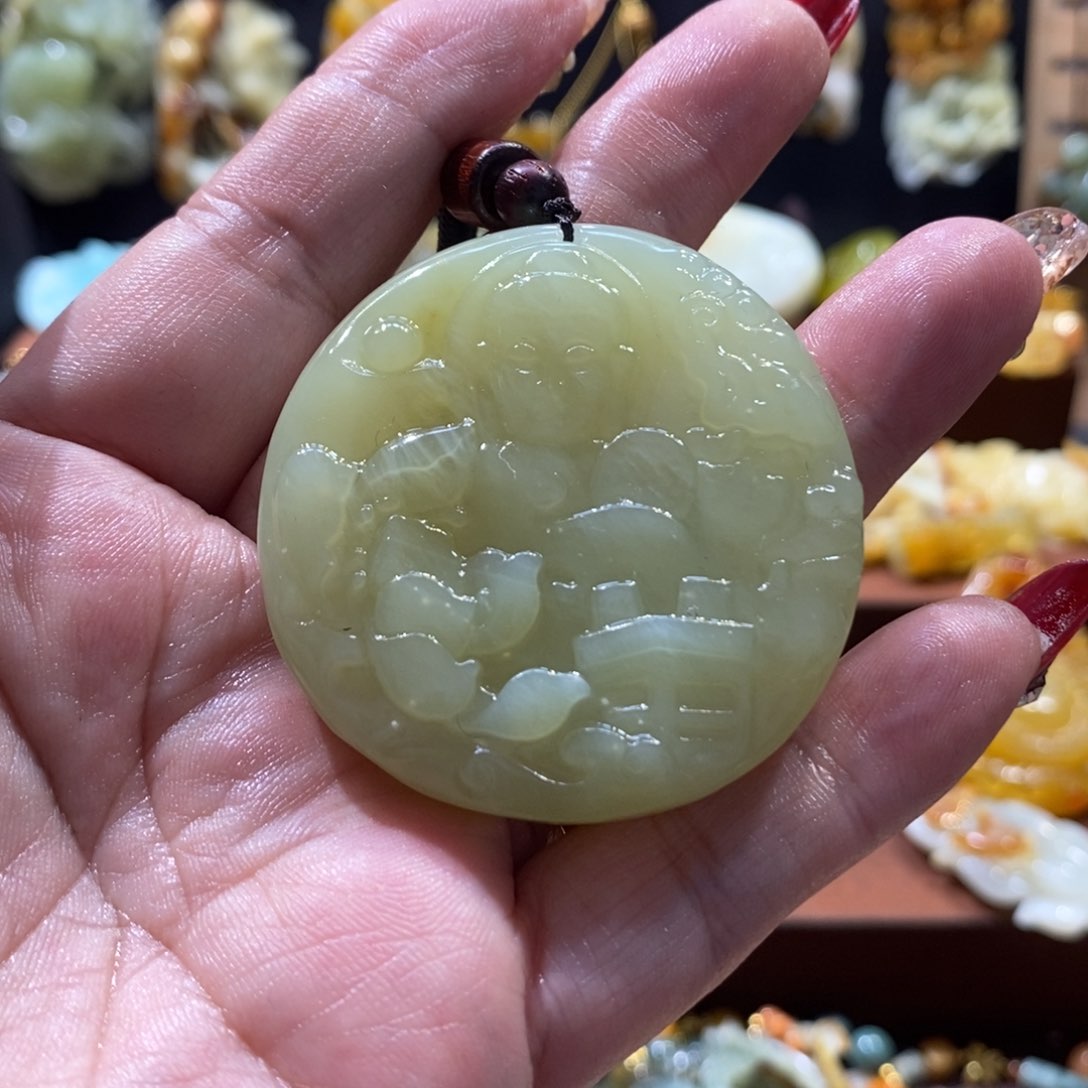 蛇纹石玉颈饰未镶嵌