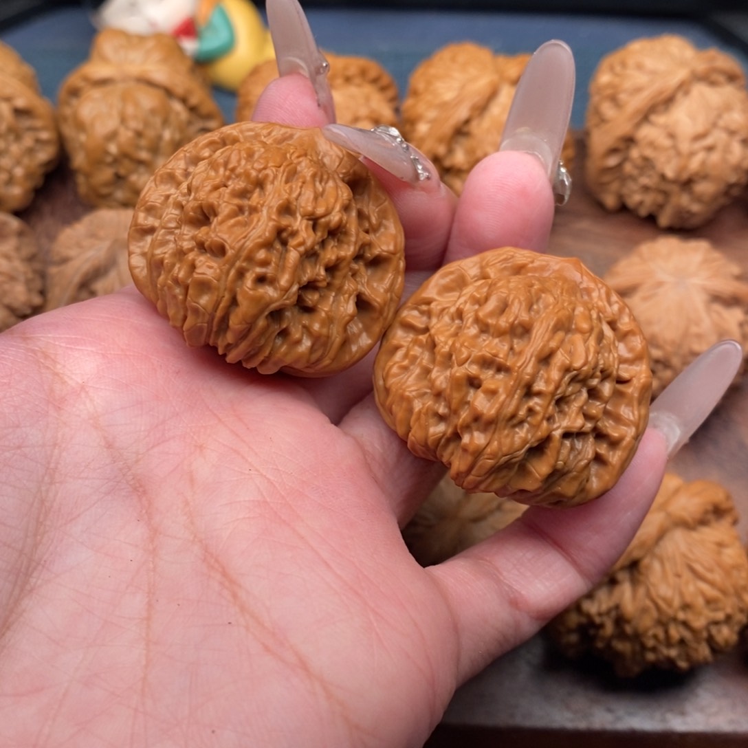 文玩核桃把件红皮平谷楼37手捻