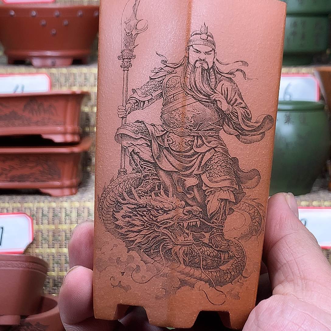 紫砂花盆我在看书