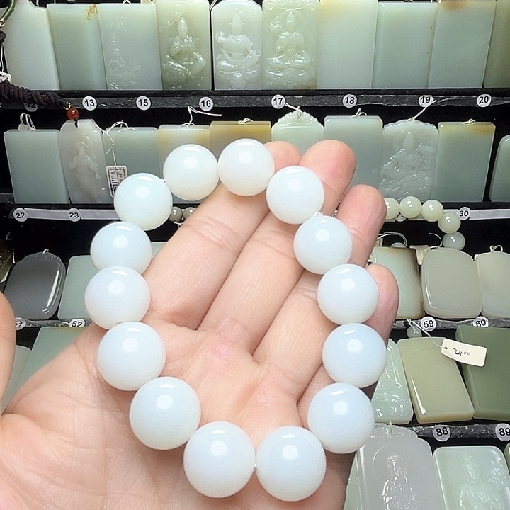 和田玉颈饰未镶嵌