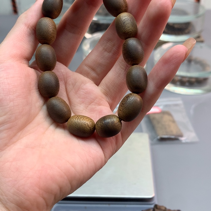 l***t沉香手串1.4枣珠单圈绿棋