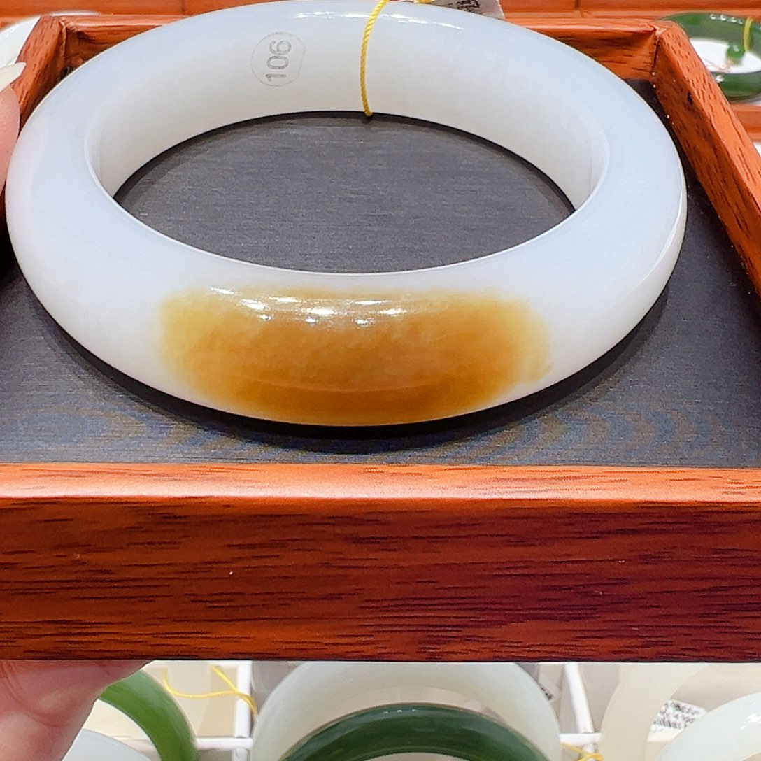 和田玉未镶嵌手镯