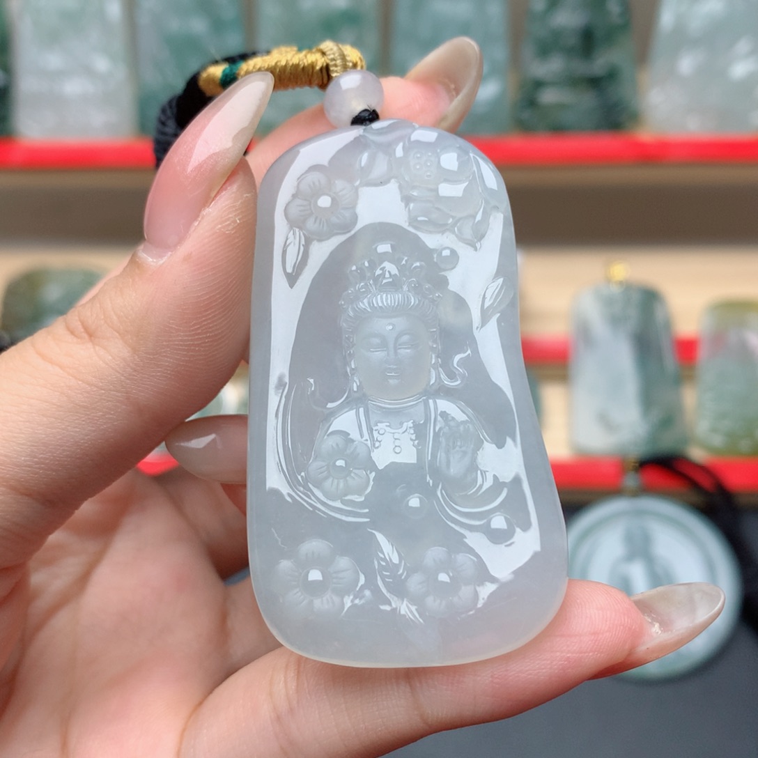 翡翠未镶嵌颈饰观音