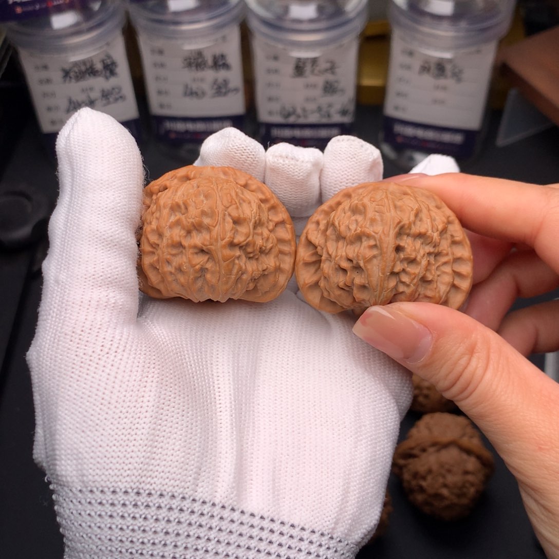 文玩核桃吊坠44闷白