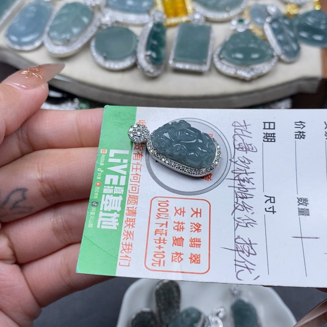 翡翠颈饰未镶嵌翡翠