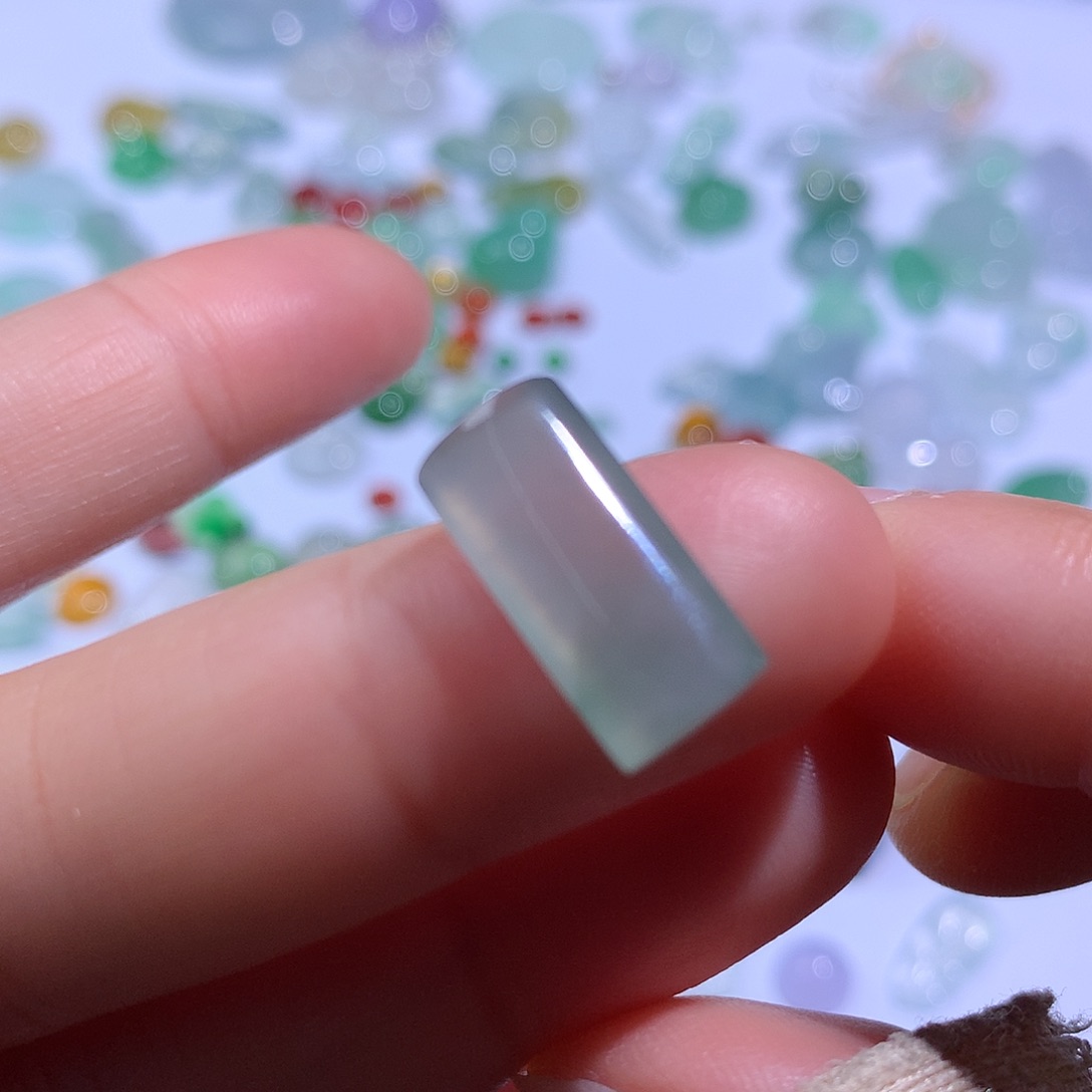 翡翠颈饰未镶嵌柱子