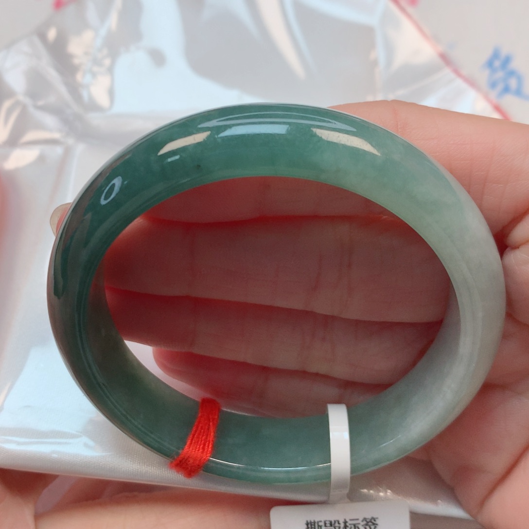 翡翠手镯未镶嵌55.8圈 半山水