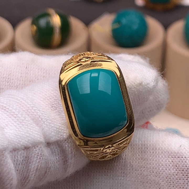 绿松石车挂18K金镶嵌