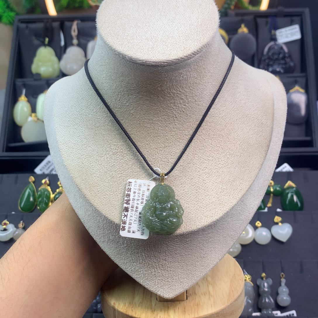 和田玉吊坠18K金镶嵌