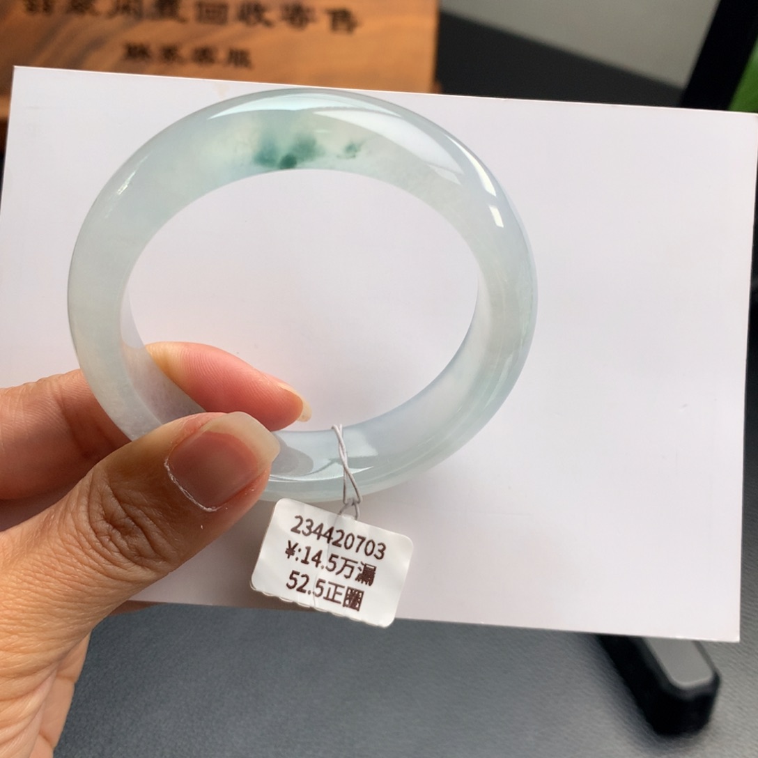 翡翠手镯未镶嵌高冰飘一朵蓝花52.5正圈