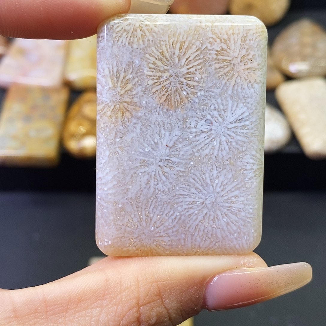 硅化玉颈饰合金薇**爱