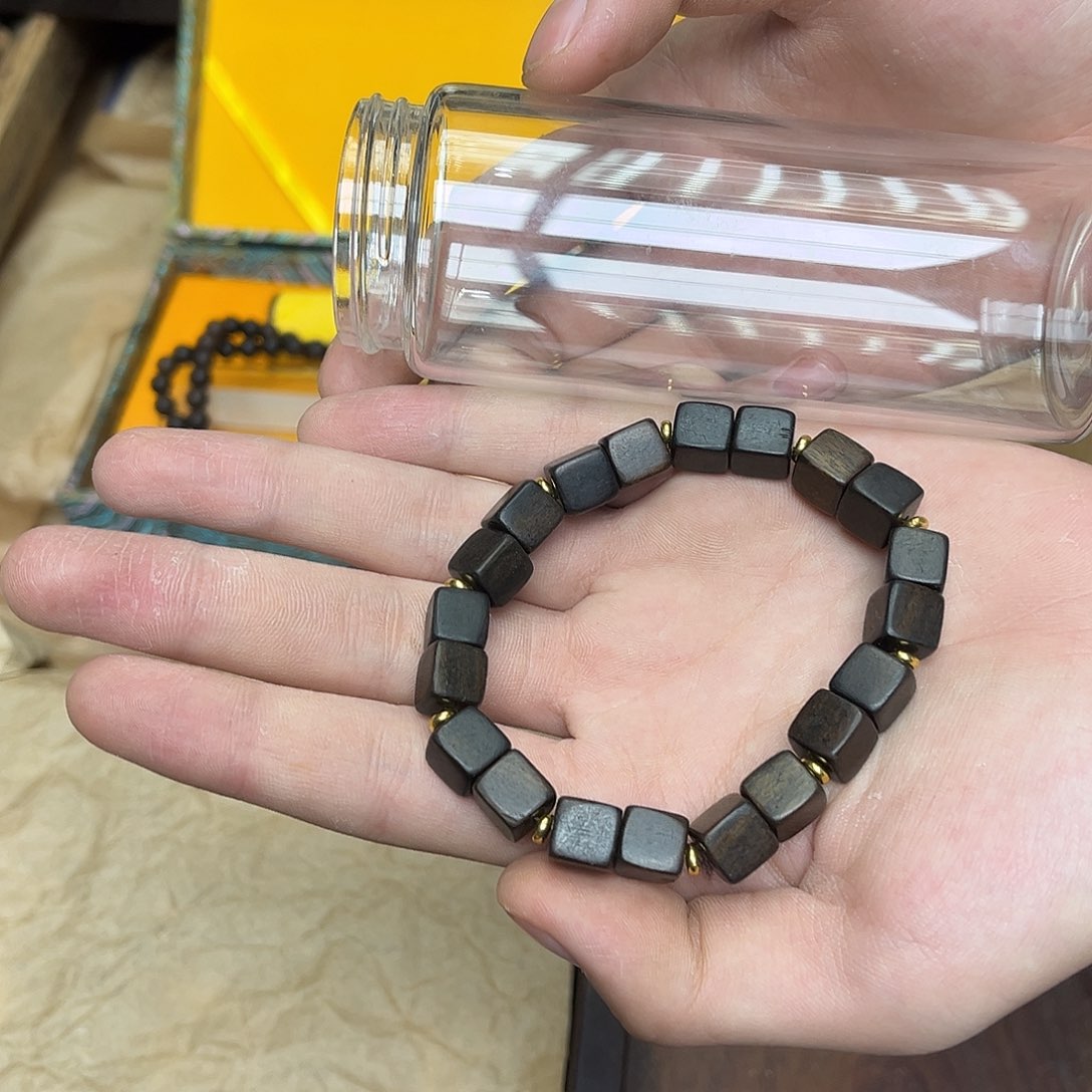 大叶紫檀（黑酸枝木类）