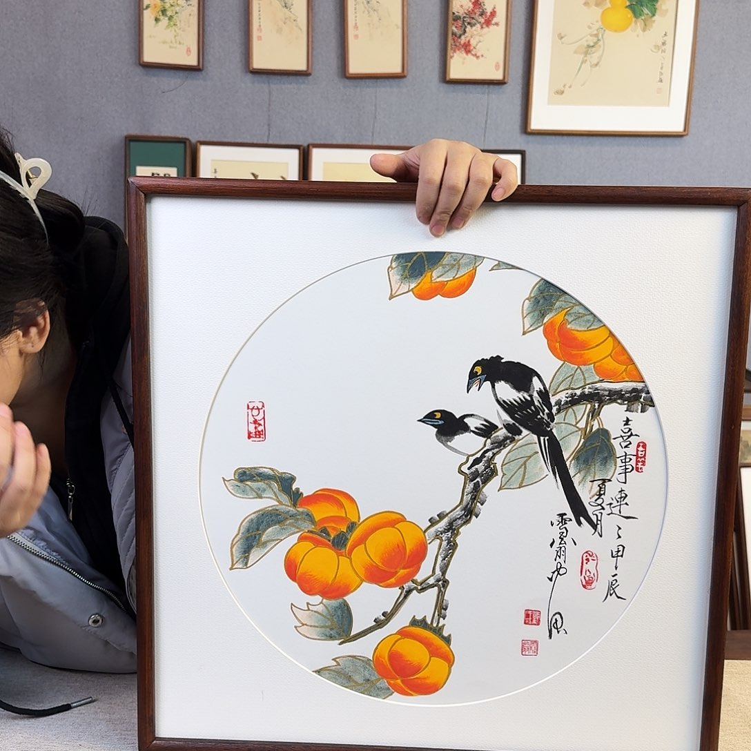 国画手绘带框尺寸： 53*53
