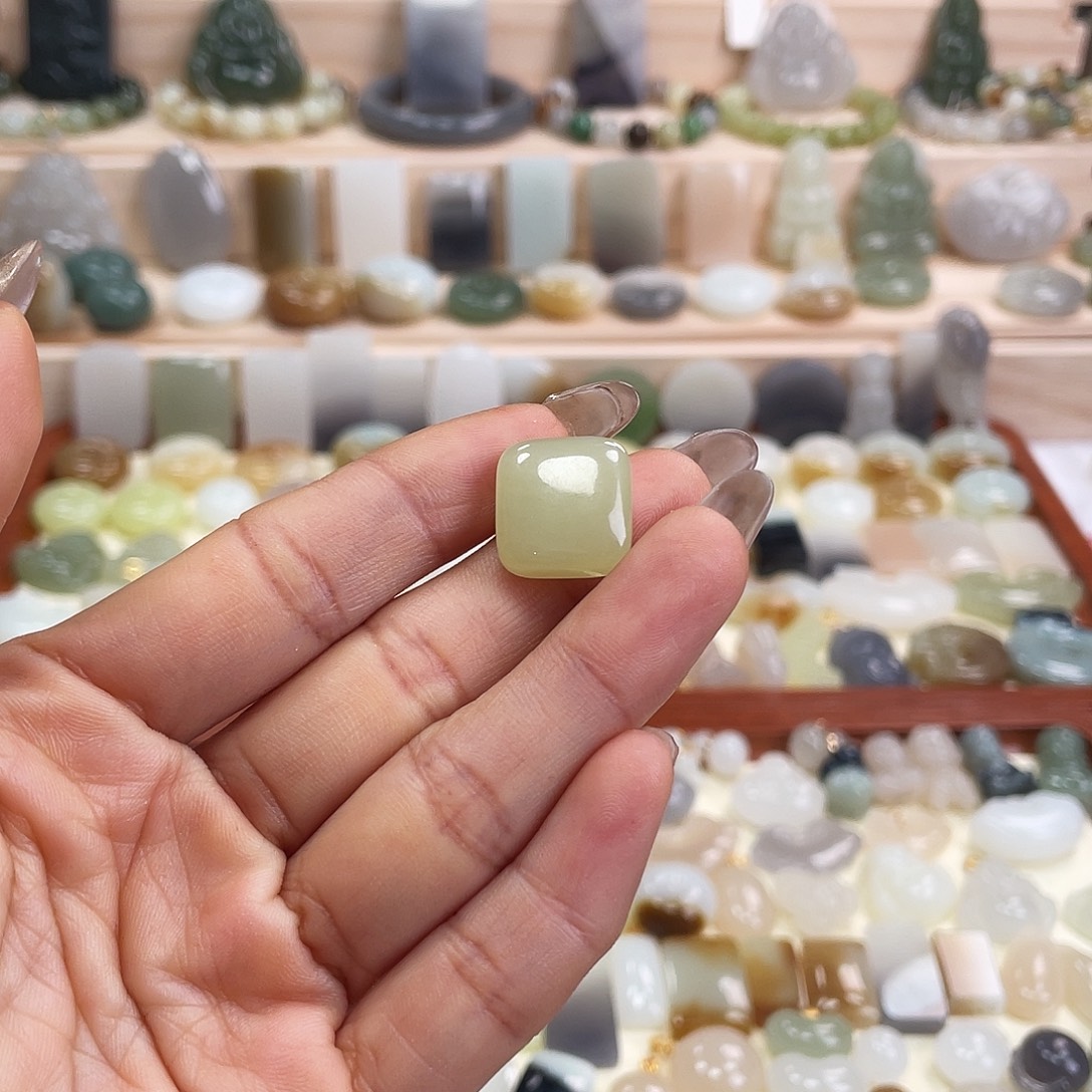 和田玉18K金镶嵌吊坠(不含链)