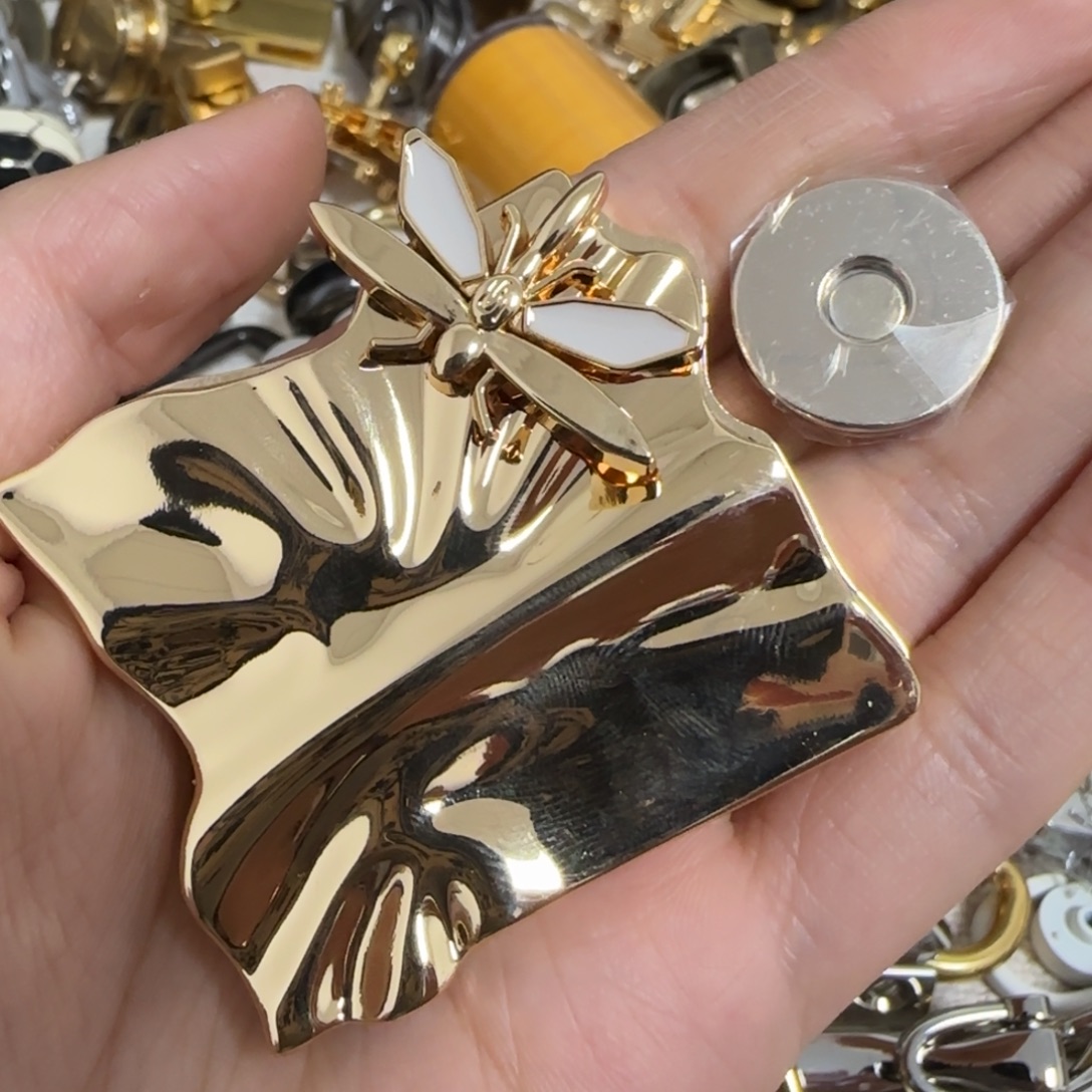 磁吸包锁15元2个.