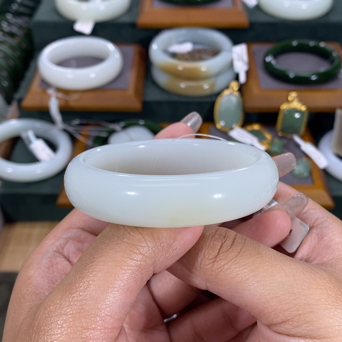 和田玉手镯未镶嵌