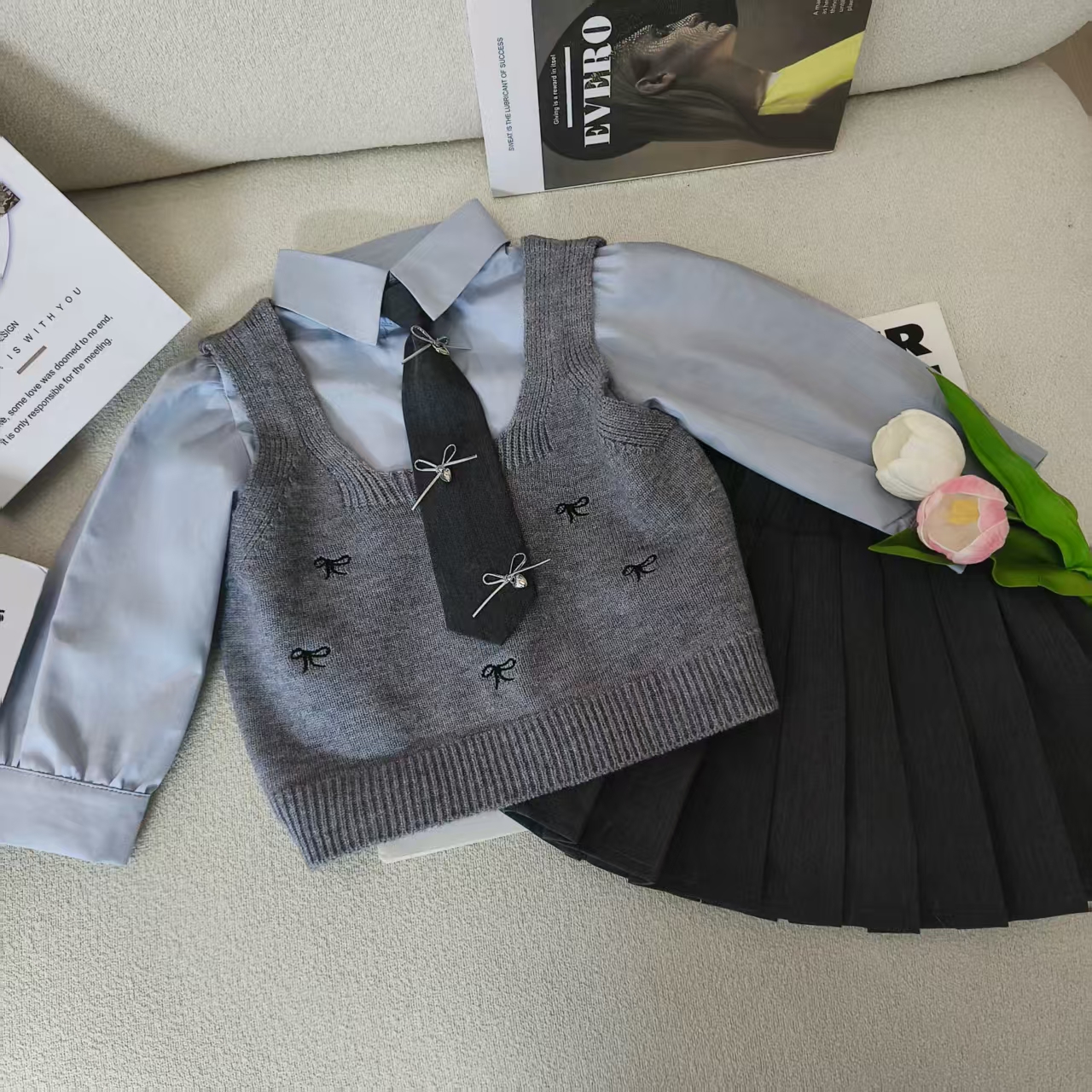 女童春秋套装2025新款儿童百搭学院风衬衫简约背心纯色百褶裙时尚