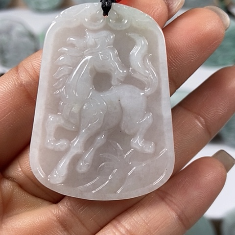 翡翠颈饰未镶嵌马到成功福利