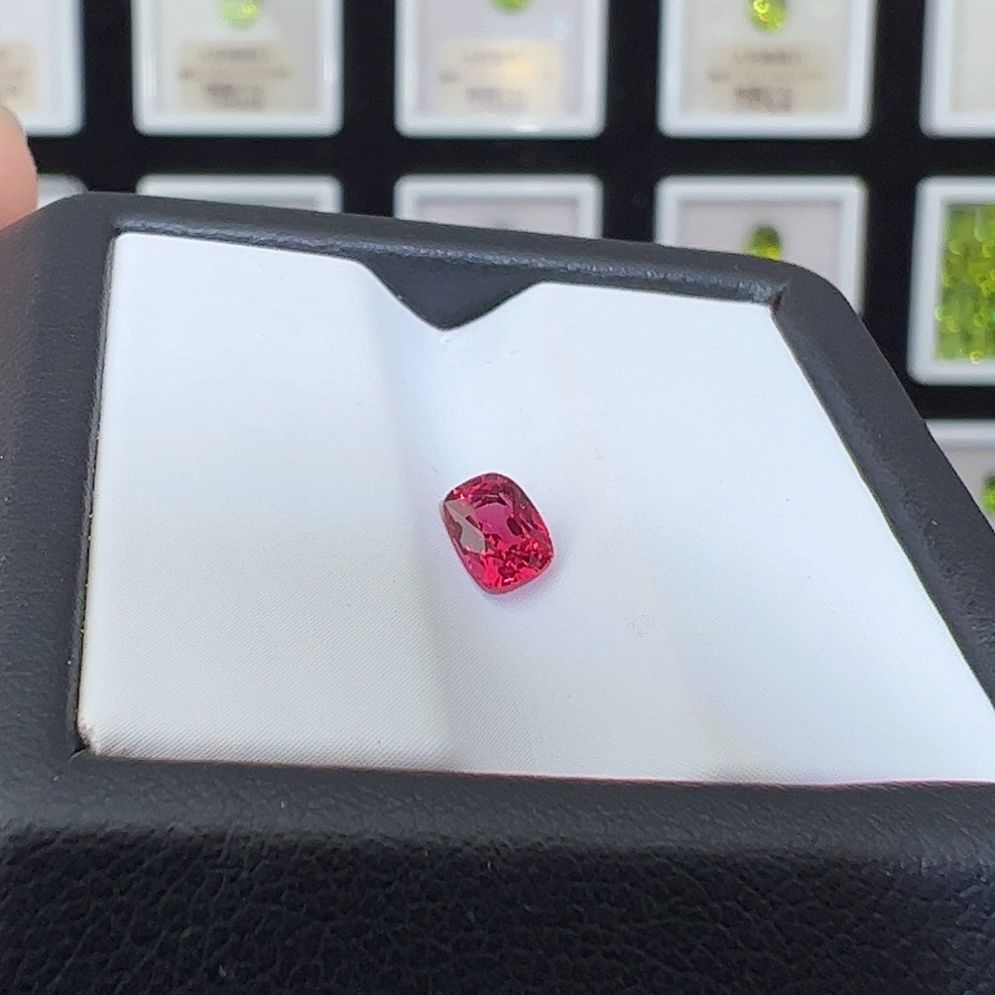 尖晶石裸石0.6克拉，绝地武士