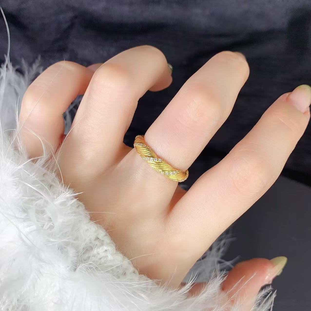 【伟新源】足金999 轻奢牛角包镶嵌麻花戒指（点击选择圈口）附加227