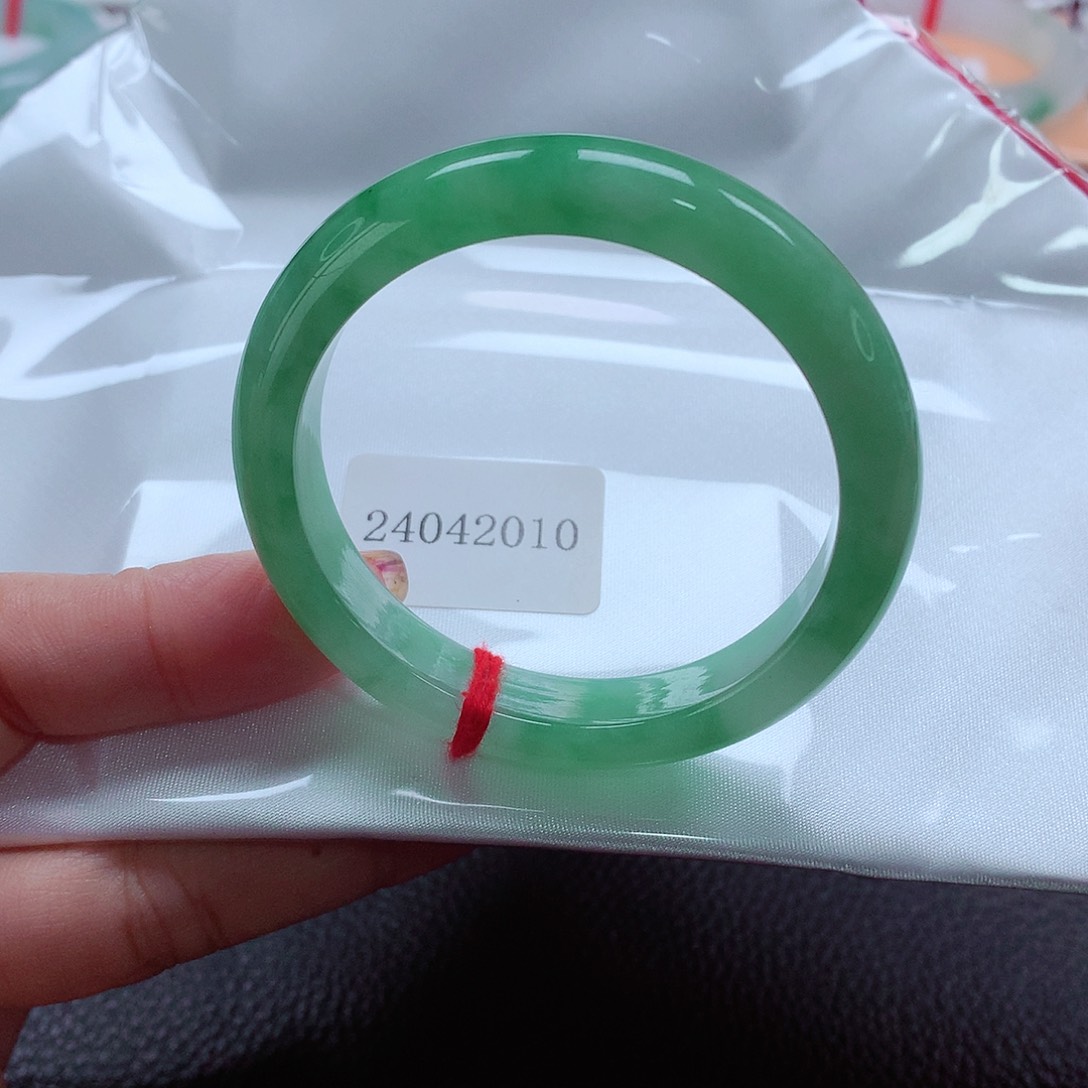 翡翠手镯未镶嵌天然A货翡翠