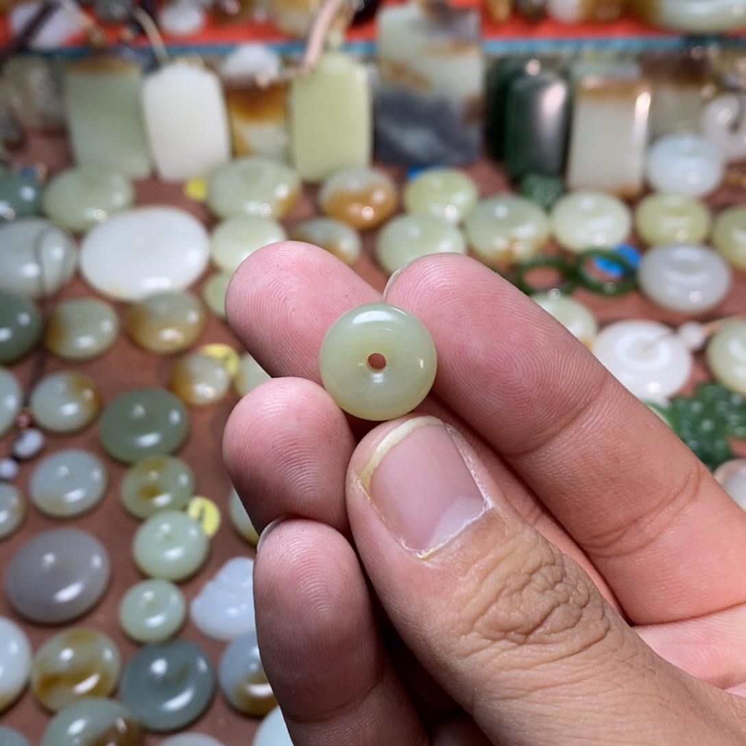 和田玉未镶嵌吊坠(不含链)