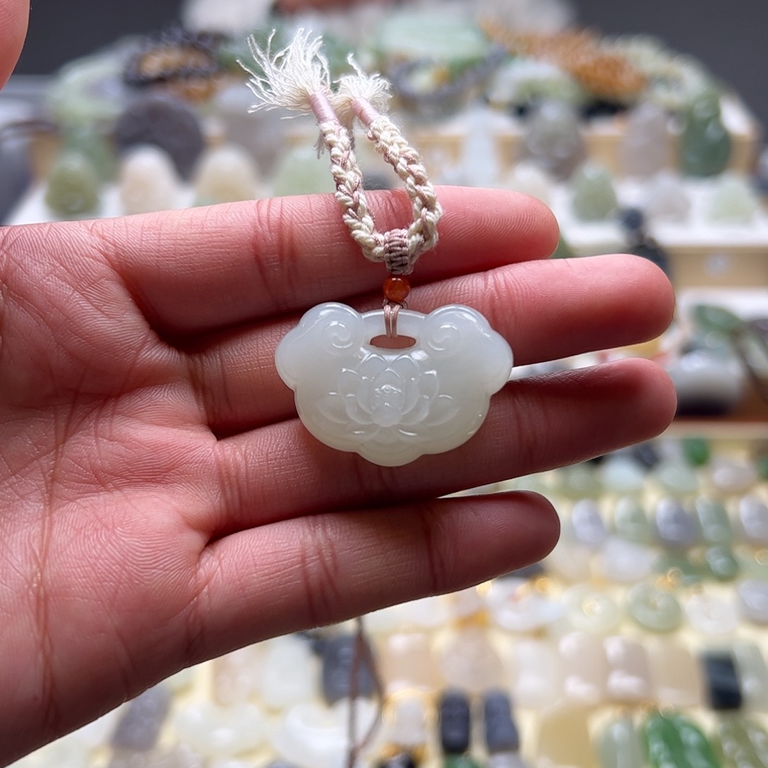 和田玉吊坠(赠链)未镶嵌