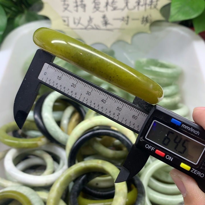 蛇纹石玉未镶嵌手镯29