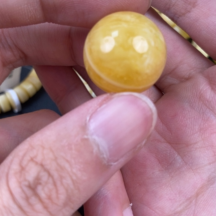 未镶嵌琥珀裸石微瑕56