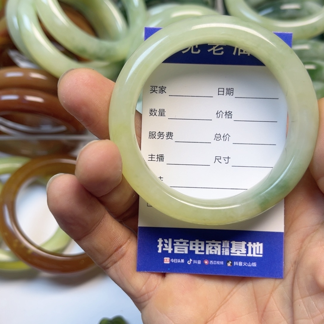 透闪石-蛇纹石玉手镯未镶嵌