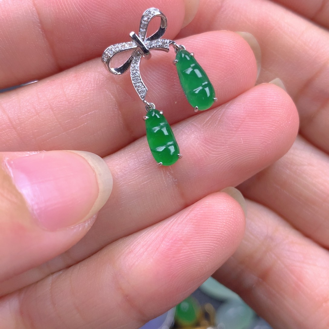 【闪购商品】翡翠18K金镶嵌颈饰S*。翡翠