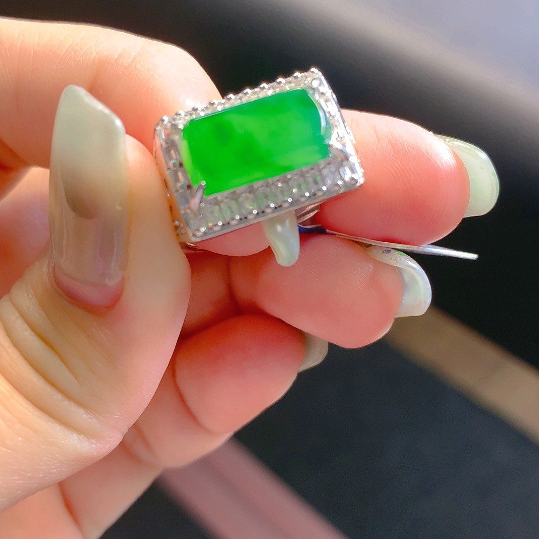 翡翠颈饰银S925镶嵌翡翠