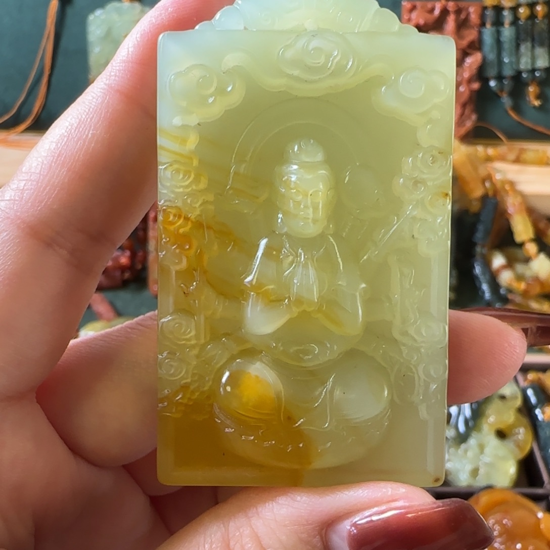 蛇纹石玉颈饰合金