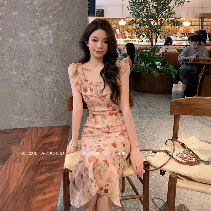 度假风夏季新款法式甜美无袖碎花气质收腰显瘦高级感印花连衣裙